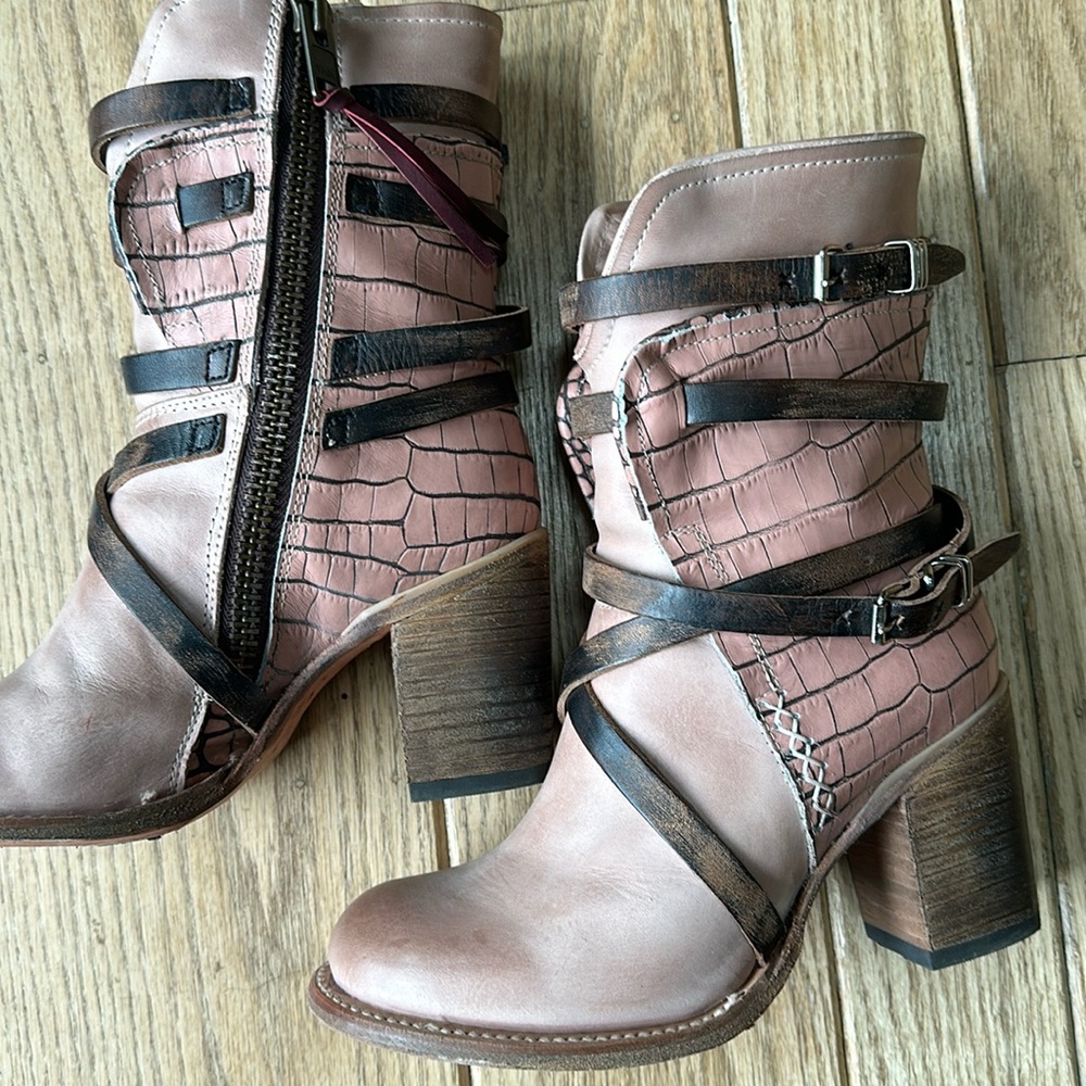 Freebird Baker Pink Snake Boots